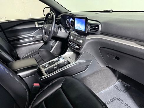Used 2020 Ford Explorer XLT w/ Equipment Group 202A AWD/4WD image 25