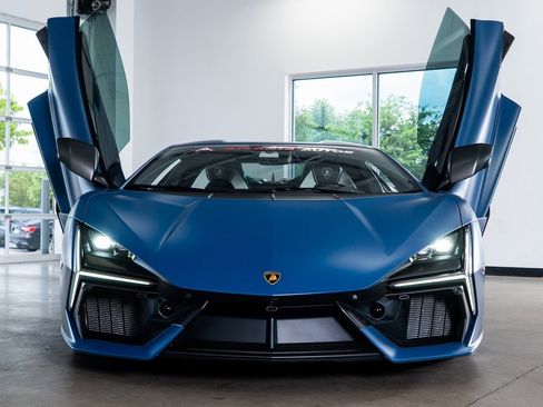 Used 2024 Lamborghini Revuelto image 4
