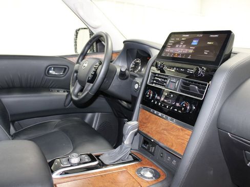 Used 2024 Nissan Armada SL image 36