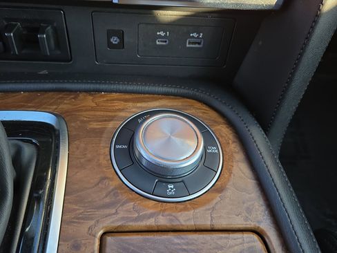 Used 2024 Nissan Armada SL image 28