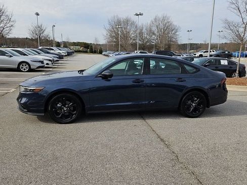 Used 2025 Honda Accord SE image 3