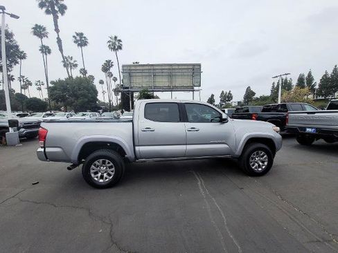 Used 2017 Toyota Tacoma SR5 image 9