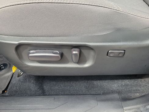 Used 2022 Toyota Tacoma SR5 RWD image 17