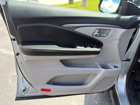 Used 2019 Honda Ridgeline RTL-T image 11