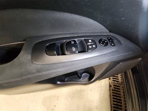 Used 2015 Nissan Pathfinder SV image 35