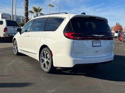 New 2026 Chrysler Pacifica Pinnacle w/ Trailer Tow Group