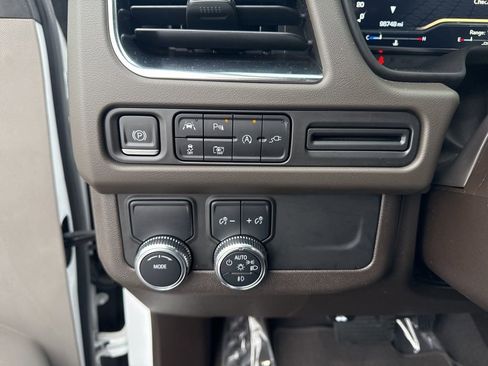 Used 2022 GMC Yukon XL SLT w/ SLT Luxury Package image 26