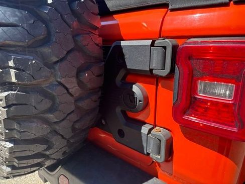 Used 2018 Jeep Wrangler Unlimited Rubicon w/ Steel Bumper Group AWD/4WD image 10