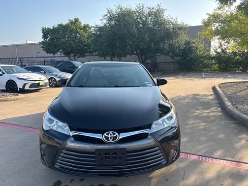 Used 2016 Toyota Camry XLE w/ Moonroof Package FWD image 2