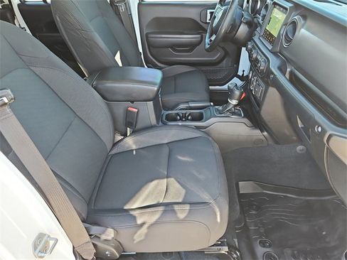 Used 2022 Jeep Gladiator Willys image 13