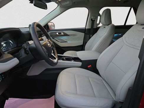 Used 2025 Ford Explorer Platinum w/ Ultimate Package image 9