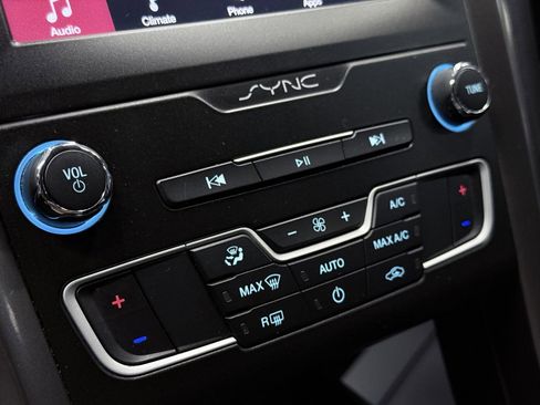 Used 2019 Ford Fusion SE image 57