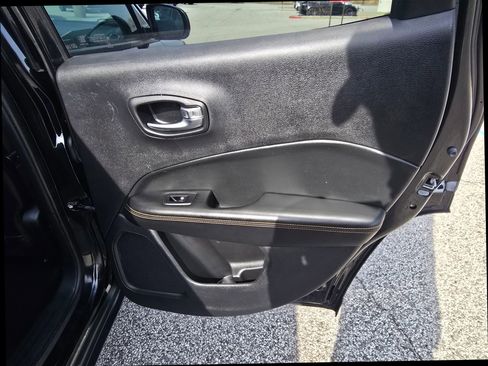 Used 2020 Jeep Compass Limited image 18