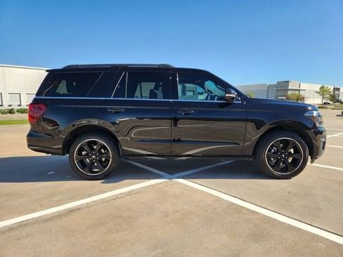 Used 2022 Ford Expedition Limited image 4