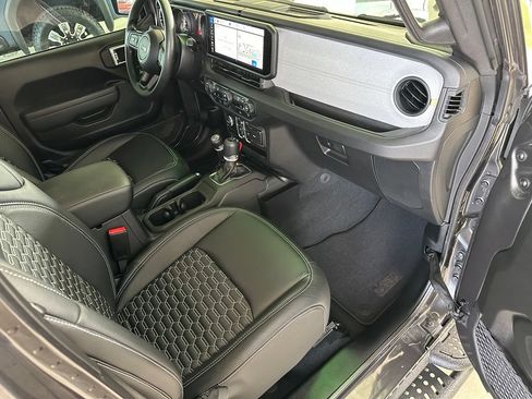 Used 2025 Jeep Gladiator Sport AWD/4WD image 35