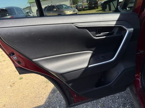 Used 2019 Toyota RAV4 LE w/ All Weather Liner Package AWD/4WD image 34