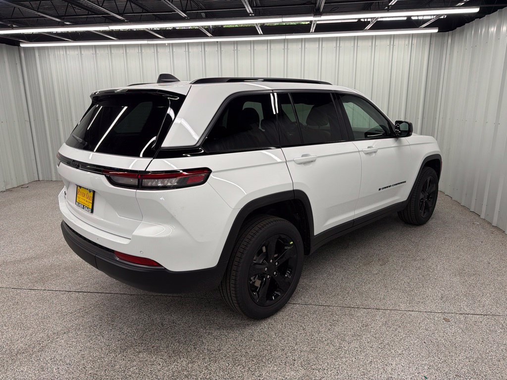 New 2026 Jeep Grand Cherokee Limited w/ Limited Altitude Package AWD/4WD image 6