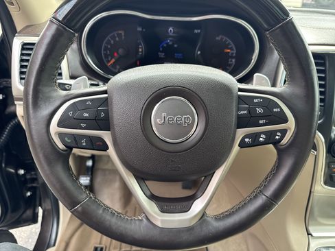 Used 2017 Jeep Grand Cherokee Overland w/ Jeep Active Safety Group image 12