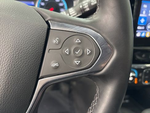 Used 2023 Chevrolet Traverse LT w/ Rear Camera Mirror Package image 12