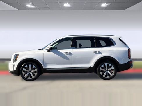 Used 2022 Kia Telluride S image 2