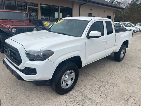 Used 2020 Toyota Tacoma SR image 1