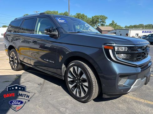 Used 2025 Ford Expedition Platinum w/ Driver's Package AWD/4WD image 2