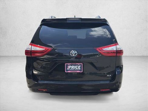 Used 2018 Toyota Sienna XLE FWD image 6
