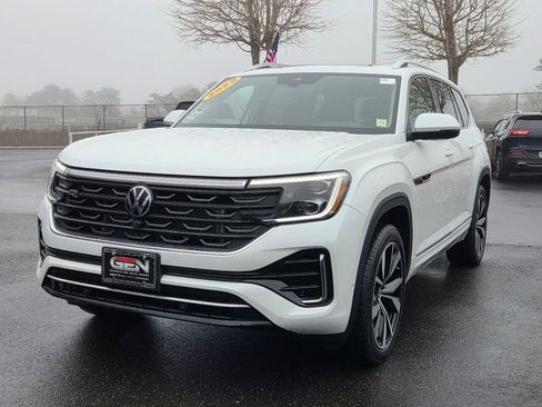 Used 2024 Volkswagen Atlas SEL Premium R-Line image 7