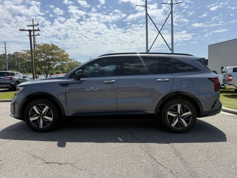 Used 2023 Kia Sorento S w/ Panoramic Sunroof Package FWD image 2