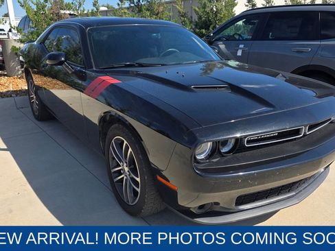 Used 2019 Dodge Challenger SXT image 4