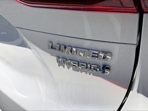 Used 2021 Toyota Venza Limited w/ Carpet Mat Package (TMS) AWD/4WD image 7