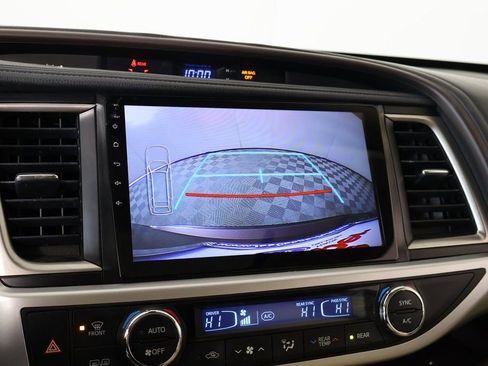 Used 2019 Toyota Highlander XLE image 6