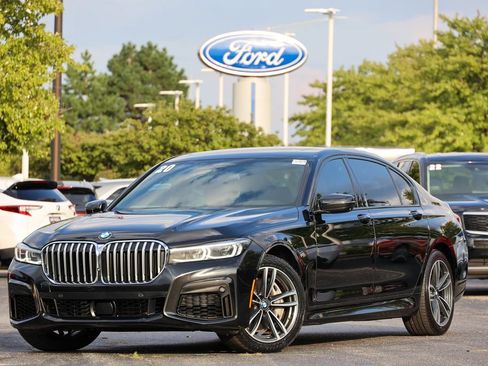 Used 2020 BMW 750i xDrive w/ Executive Package AWD/4WD image 2