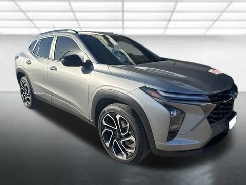 Used 2024 Chevrolet Trax RS w/ Driver Confidence Package image 1