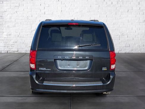 Used 2019 Dodge Grand Caravan SXT image 4