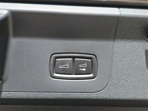 Used 2018 Porsche Panamera 4S image 17