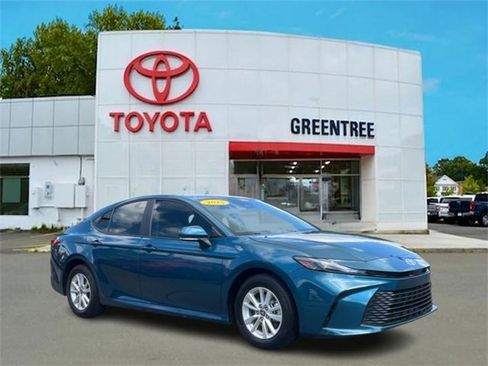 Certified 2025 Toyota Camry LE image 1