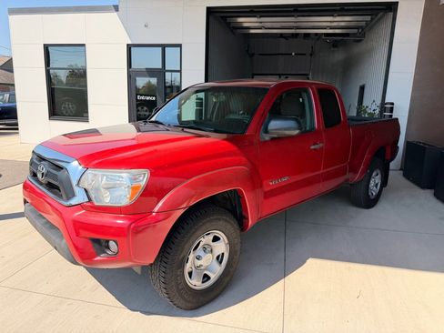Used 2012 Toyota Tacoma 4x4 Access Cab V6 w/ SR5 Pkg image 3