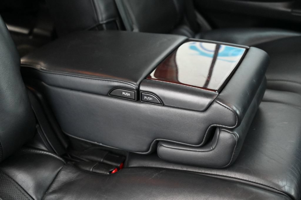 Used 2011 Lexus LX 570 4WD w/ Luxury Pkg image 45