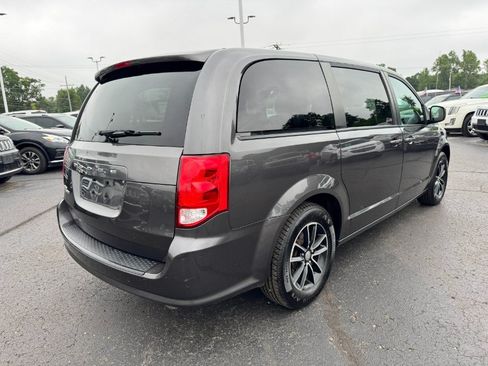 Used 2018 Dodge Grand Caravan SE FWD image 5