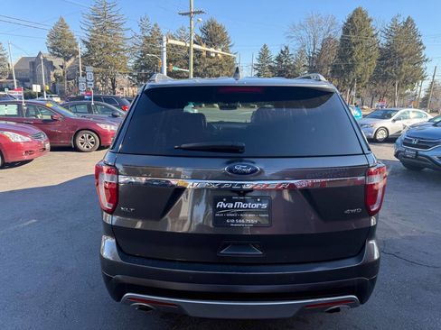 Used 2016 Ford Explorer XLT w/ Equipment Group 202A image 3