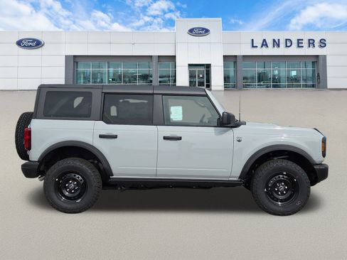 New 2026 Ford Bronco Big Bend w/ Black Diamond Package AWD/4WD image 2