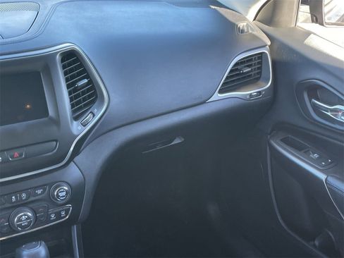 Used 2019 Jeep Cherokee Latitude Plus w/ Comfort/Convenience Group image 15