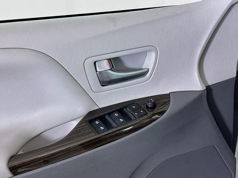 Used 2020 Toyota Sienna XLE image 15