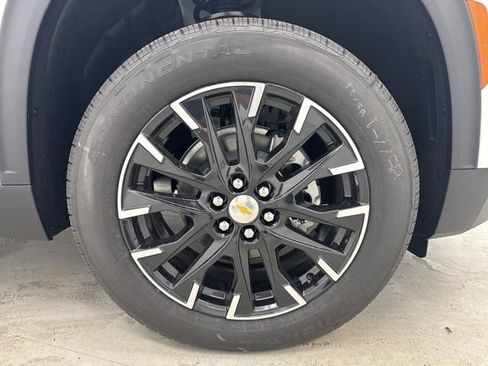 New 2026 Chevrolet Traverse LT w/ Sun and Wheel Package FWD image 31