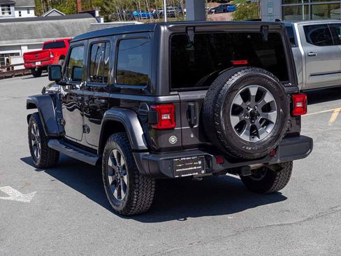 Used 2018 Jeep Wrangler Unlimited Sahara AWD/4WD image 6