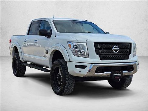 Used 2021 Nissan Titan SV w/ SV Convenience Package AWD/4WD image 3