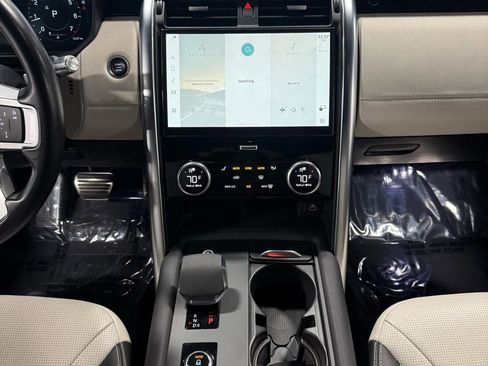 Used 2022 Land Rover Discovery HSE R-Dynamic image 3