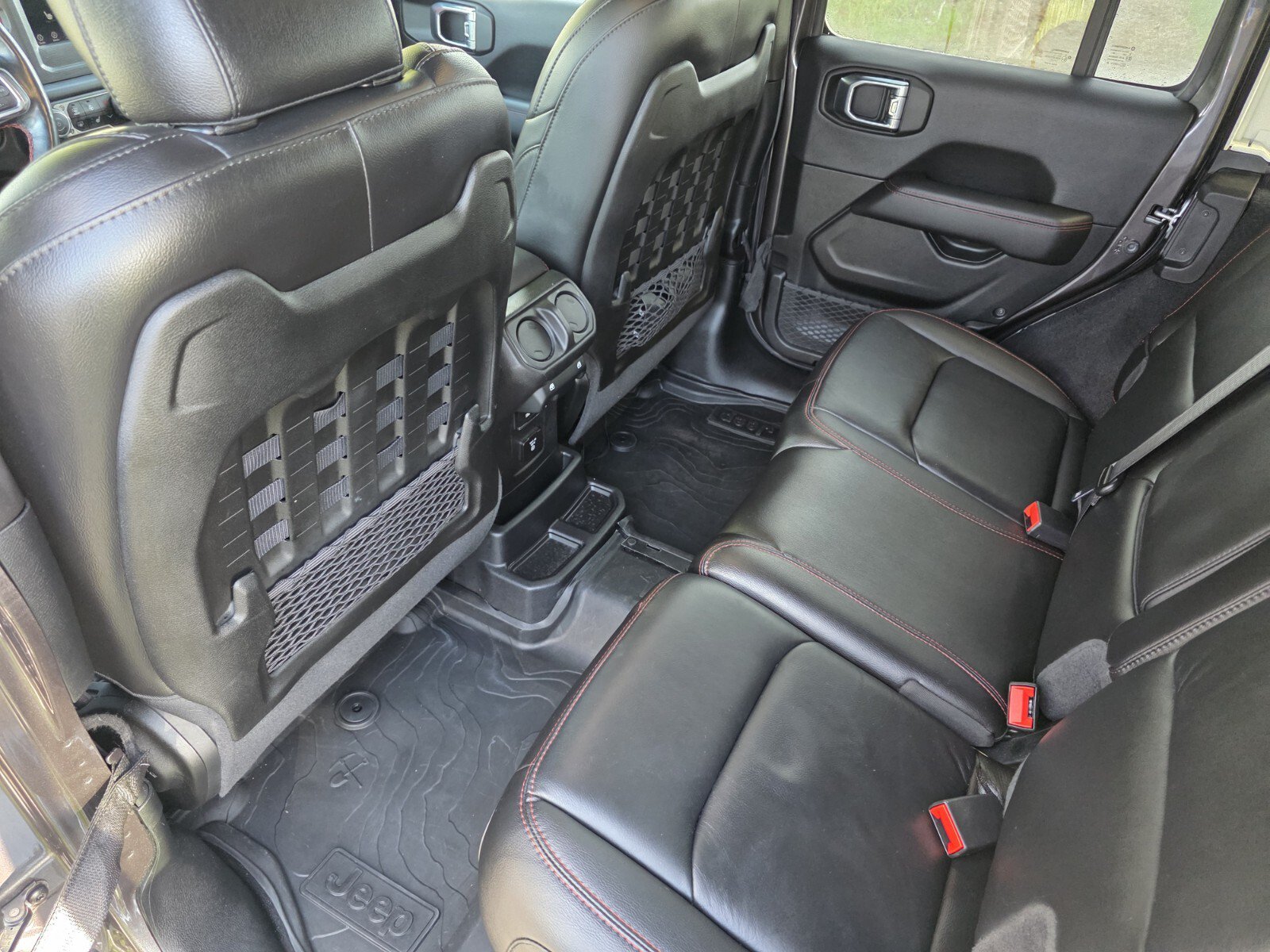 Used 2021 Jeep Wrangler Unlimited Rubicon w/ Cold Weather Group AWD/4WD image 15