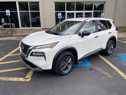 Used 2023 Nissan Rogue S AWD/4WD image 2